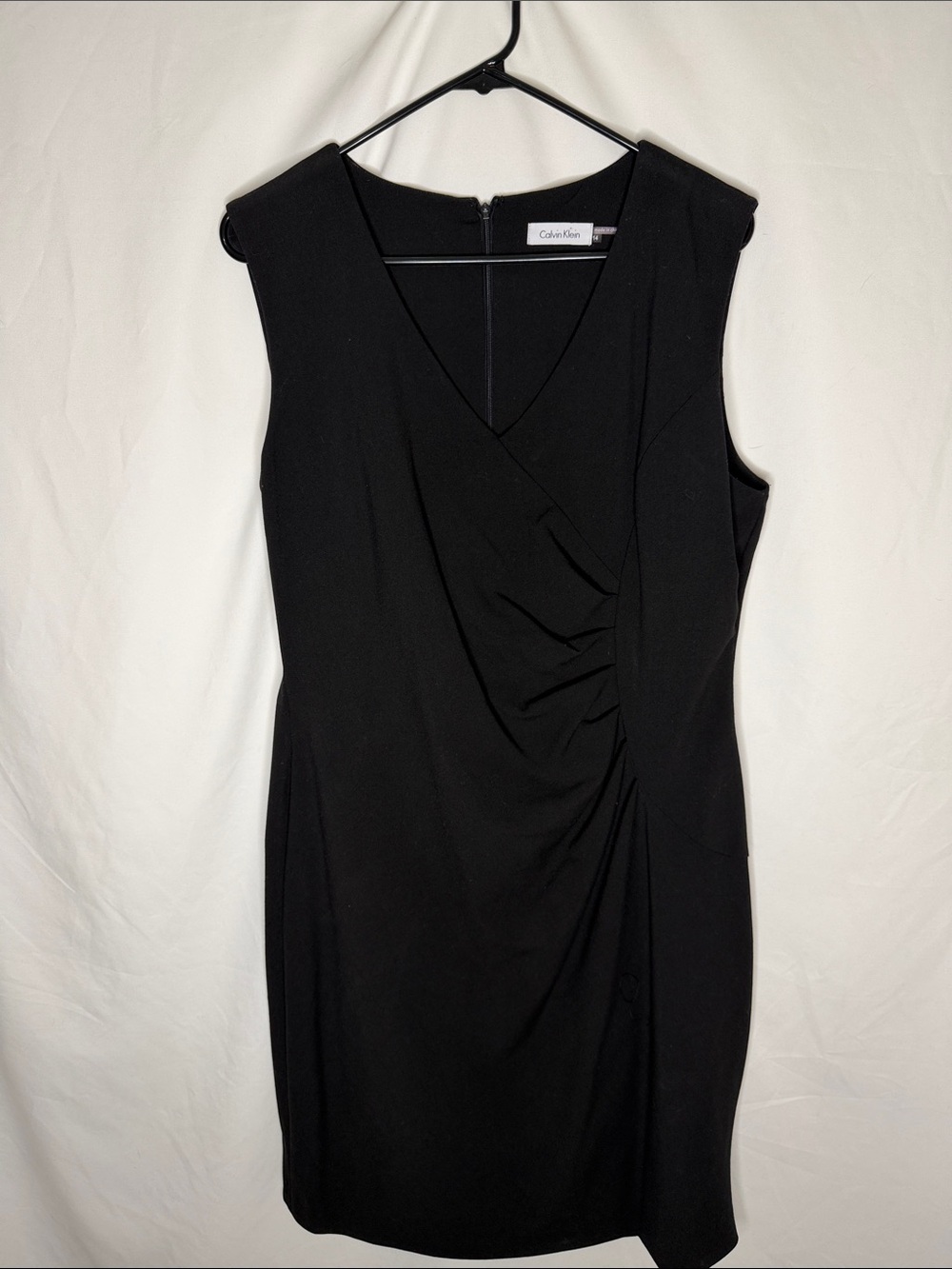 Calvin Klein Black V-Neck Sleeveless Ruched Sheath Dress